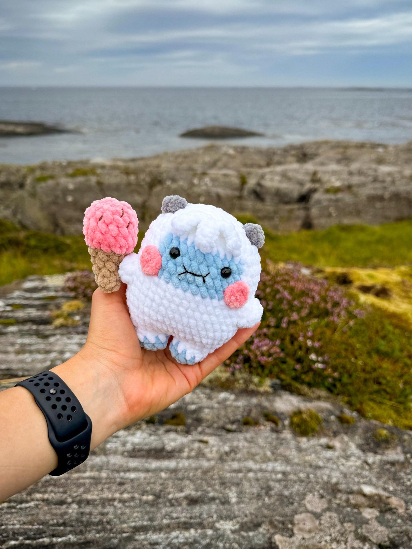 Yeti Couple Crochet Amigurumi Pattern – Cute Winter PDF Tutorial